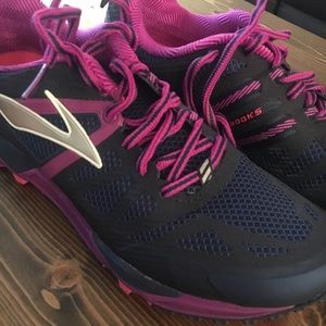 NWOT - Brooks Cascadia 10 (Sz 11)